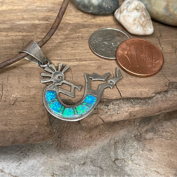 Vintage Kokopelli Native American Fetish Pendant in Sterling & Blue Fire Opal - Picture 3 of 12